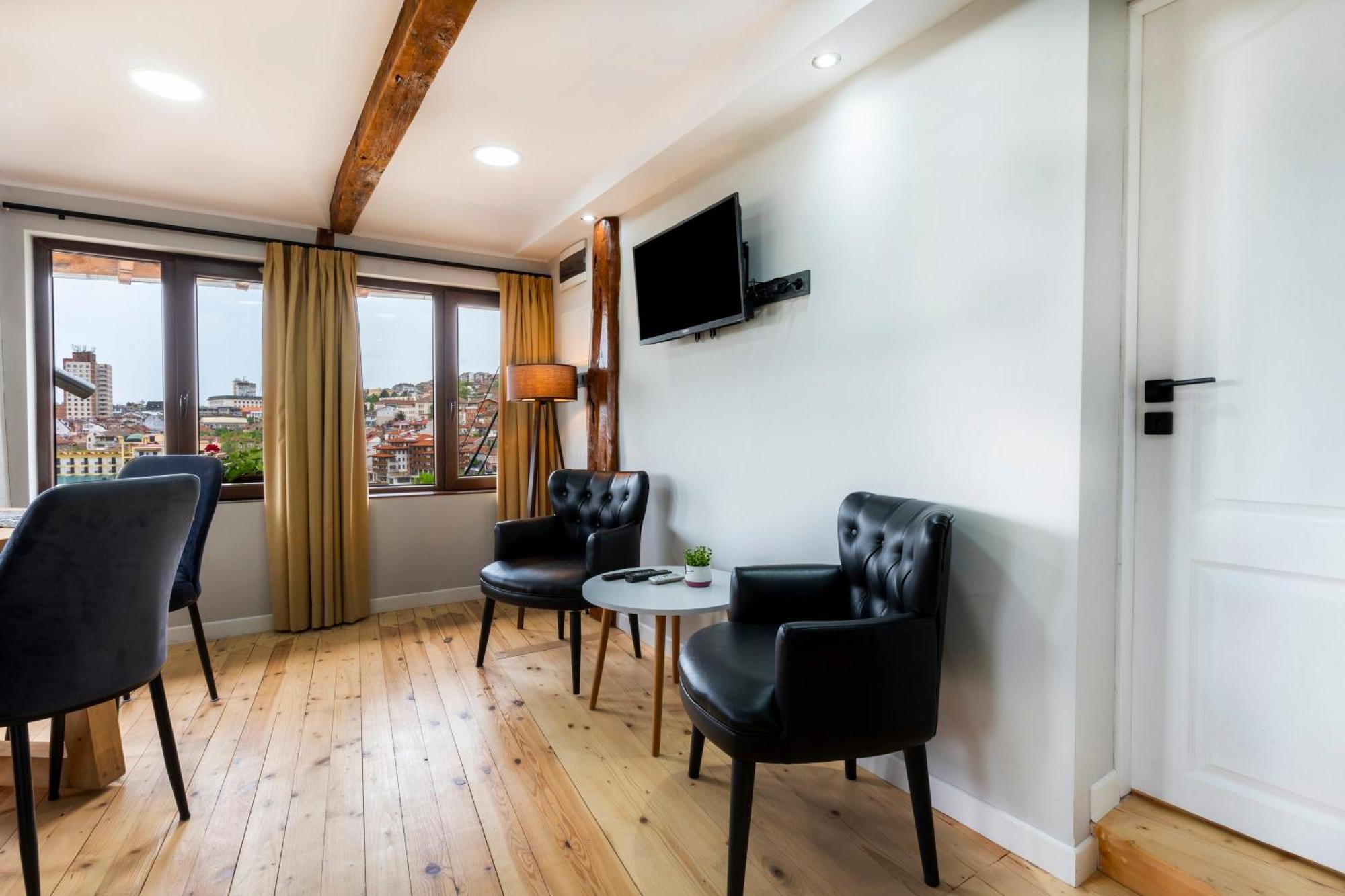 Bobevata Guest House - Floor 2 - Stunning View Old Town Veliko Turnovo Bagian luar foto